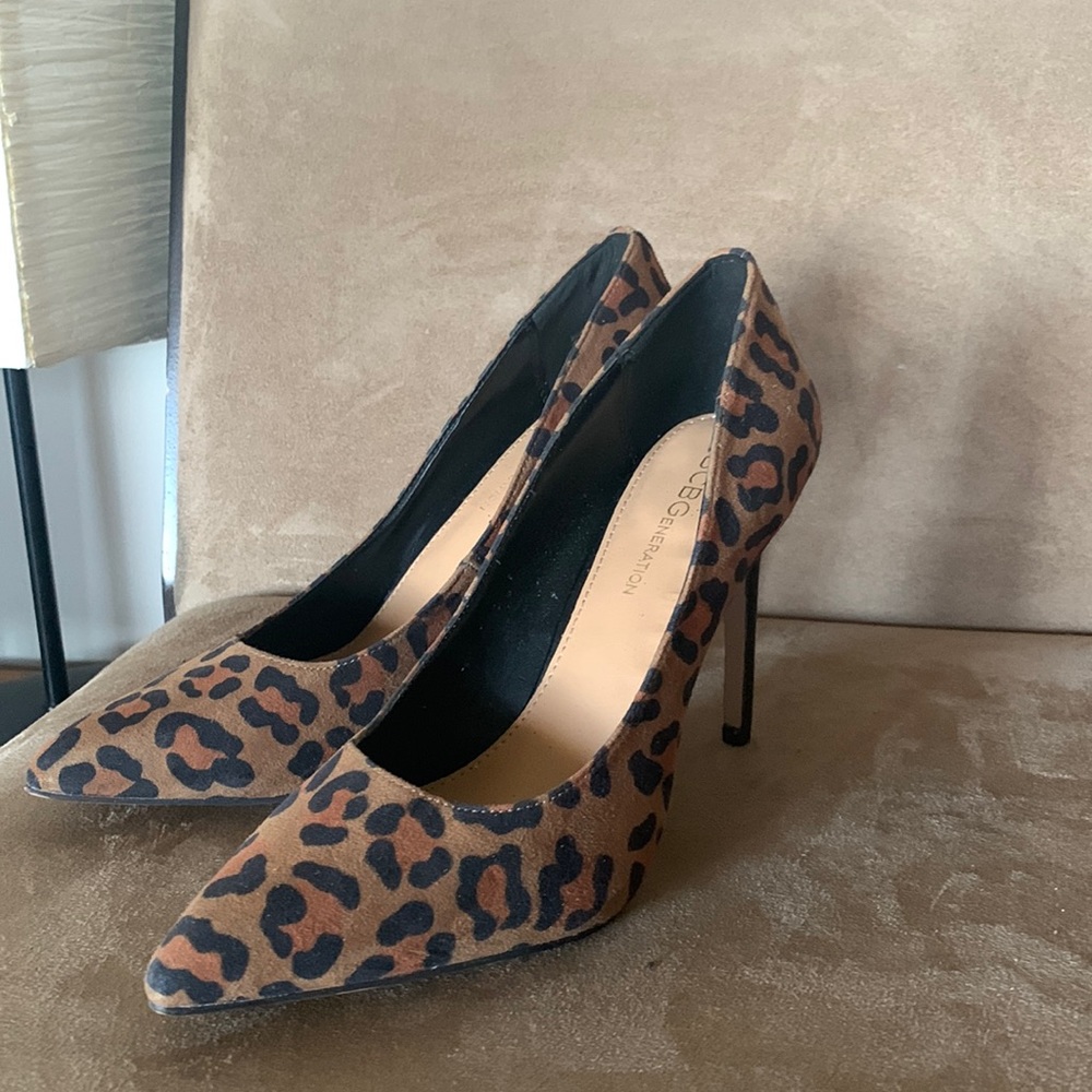 Ladies animal design shoes
